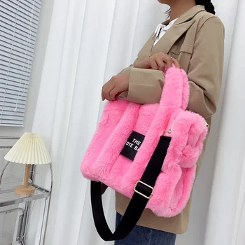 2023 Дизайнерска чанта от изкуствена кожа за жени, луксозни чанти, есенно-зимни Плюшена чанта през рамо, Маркови портфейли за купувачи Нови